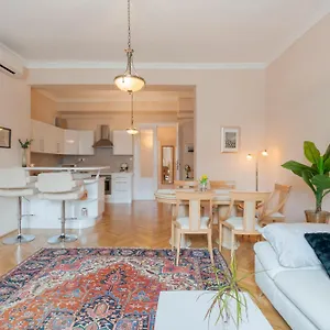  Apartman View To The Roofs Luxury With 2 Bedrooms